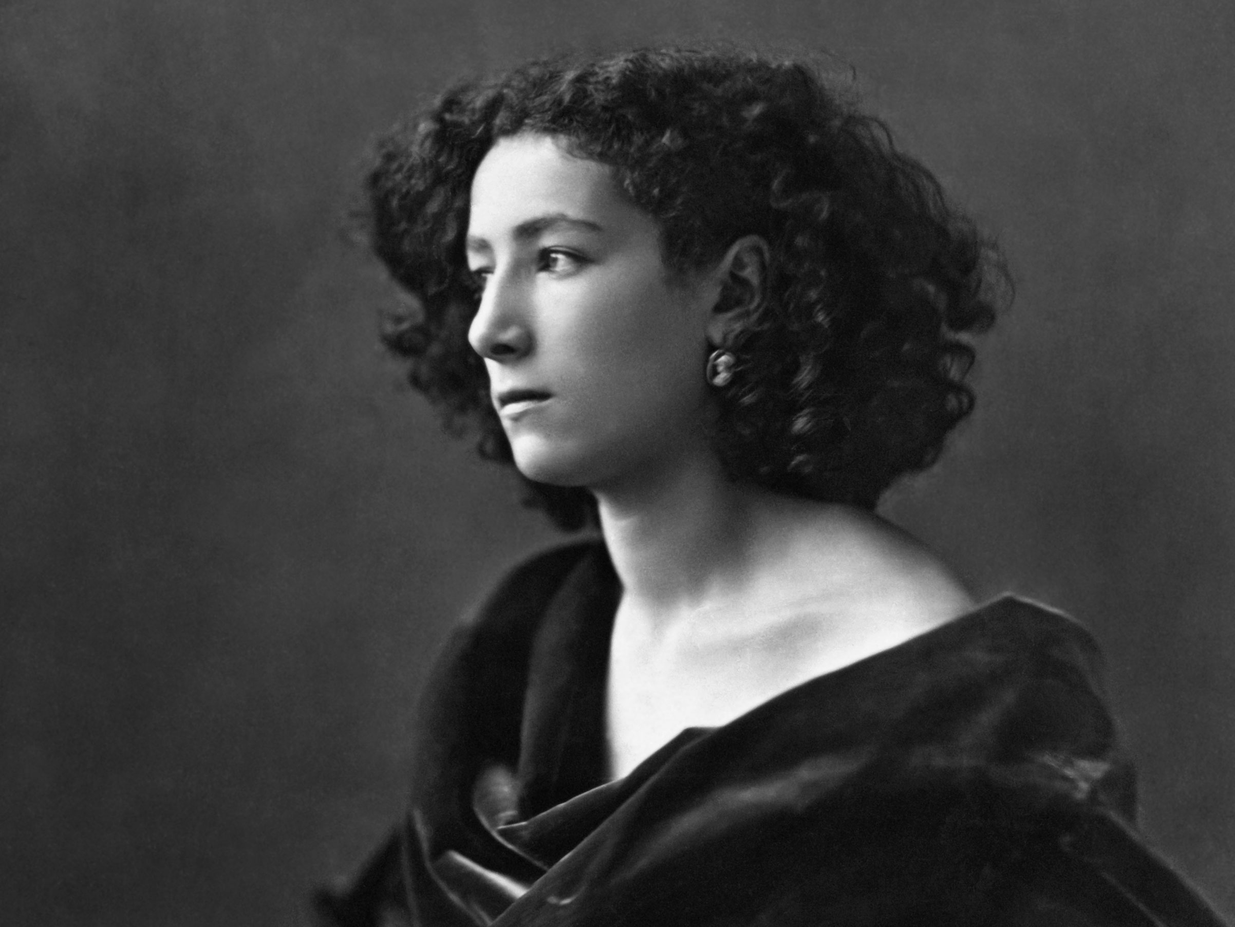 Sarah Bernhardt’s Knee: The Feminine Ideal in Belle Époque Rio de Janeiro
